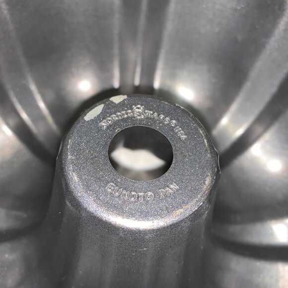 Nordic Ware Cast Aluminum Bundt Pan 10 Cup Capacity Nonstick Coating Baking XMas - Picture 7 of 7
